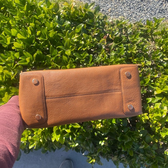 Michael Kors Pebbled Mercer Bag - Picture 4 of 6